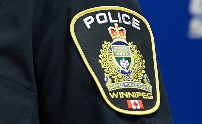 Winnipeg teen hospitalized after Clarke Street stabbing, police investigating