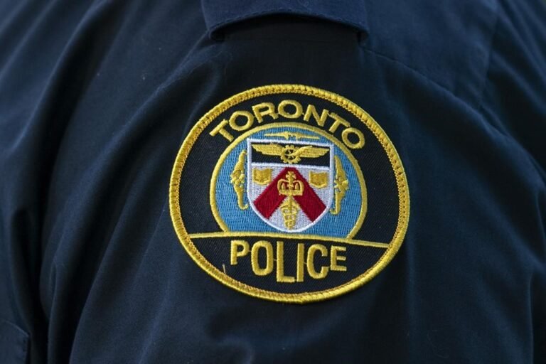 Toronto police seek suspects involved in assault, attempted robbery on TTC bus