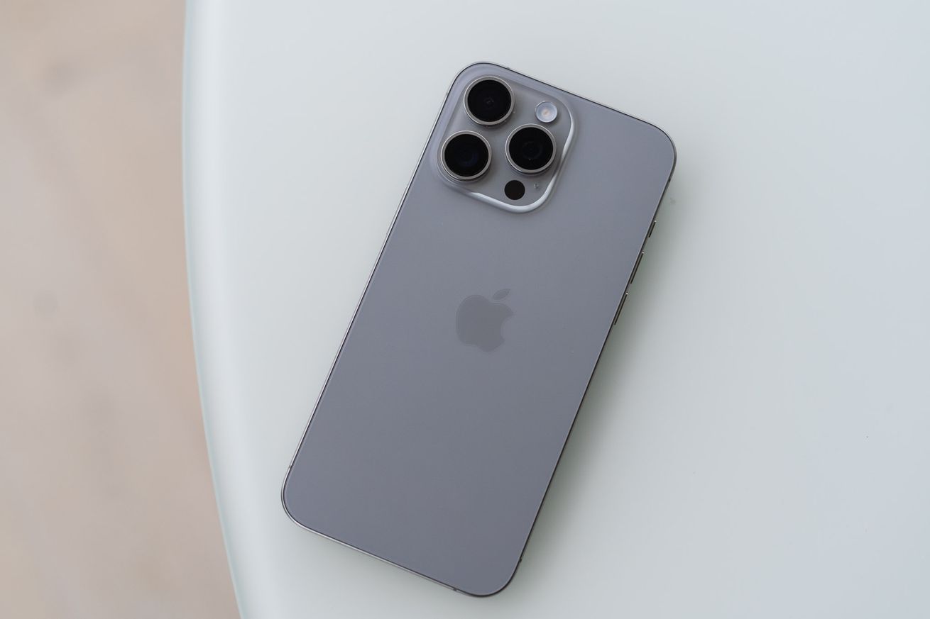 Apple will cut off third-party app store updates if your iPhone leaves the EU for a month