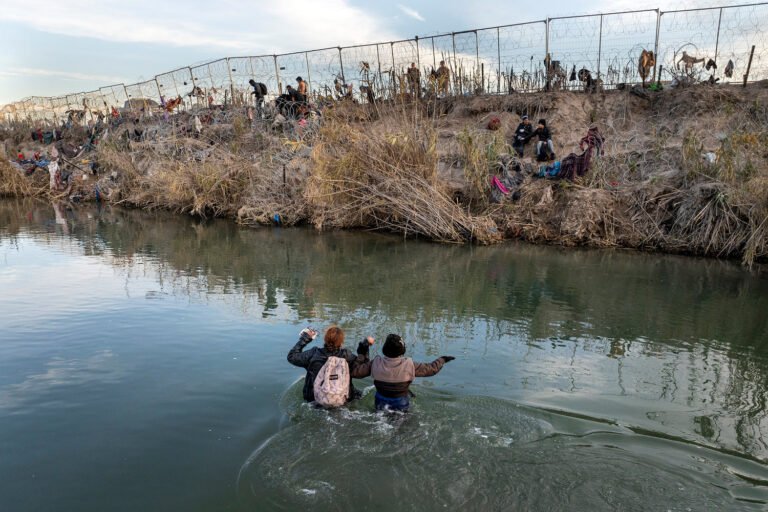 Supreme Court allows Texas to enforce immigration law