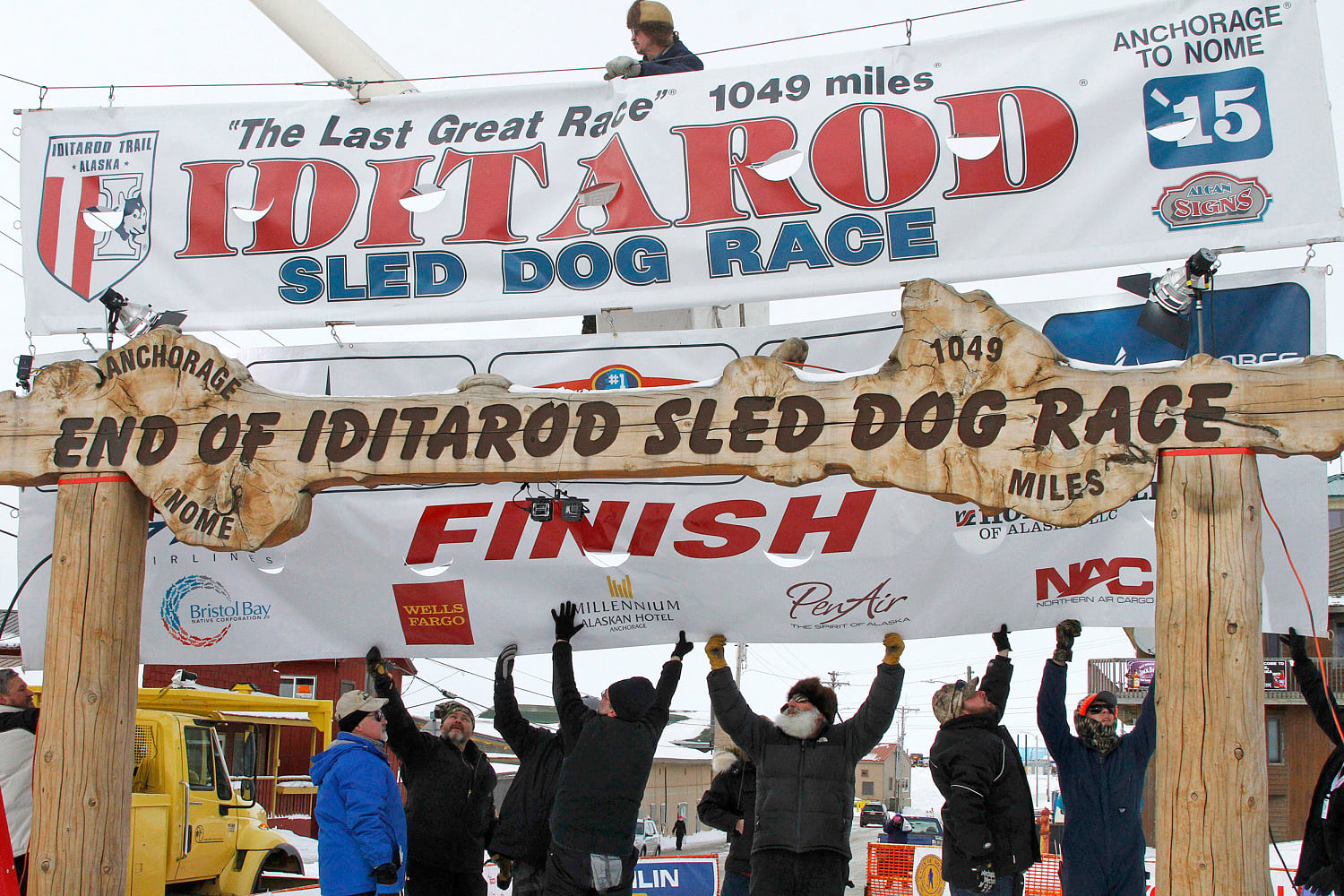 2 dogs die during Iditarod, prompting call from PETA to end the race across Alaska