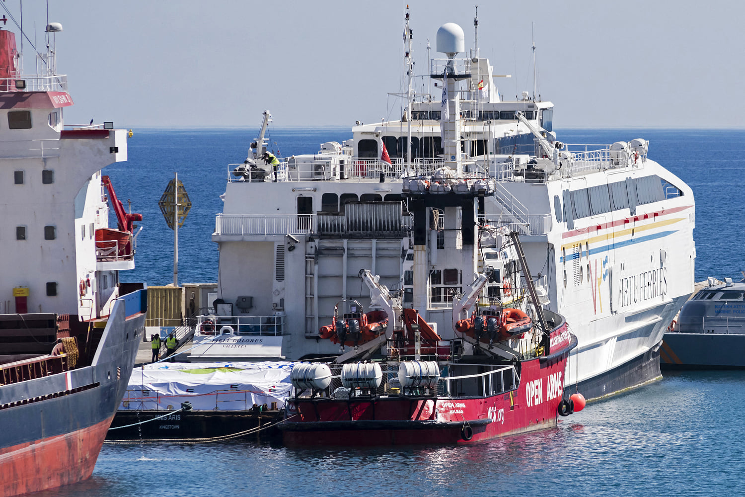 First aid ship sets sail for Gaza loaded with 200 tons of food