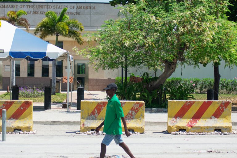 New team of Marines sent in to shore up security at the U.S. embassy in Haiti