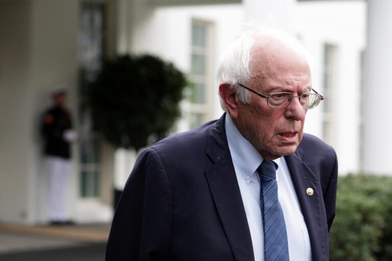 Bernie Sanders pushes bill to reduce the 40-hour work week to 32 hours