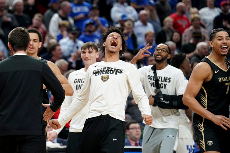 Oakland knocks Kentucky out of March Madness in first-round stunner