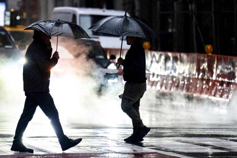 Northern U.S. braces for weekend storms as heavy rain forces major delays at New York City airports