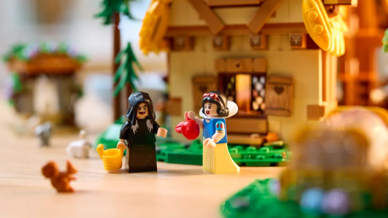 We Build LEGO Snow White and the Seven Dwarfs' Cottage, Which Comes Straight Out of a Storybook