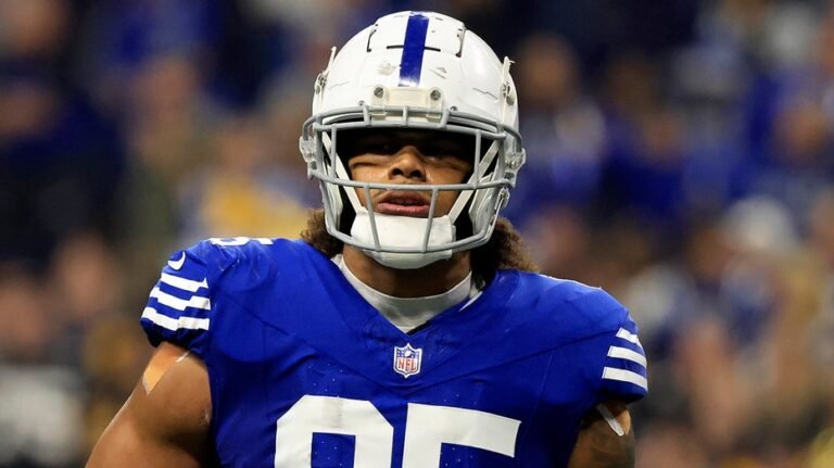 Judge dismisses domestic battery charges against Colts tight end Drew Ogletree