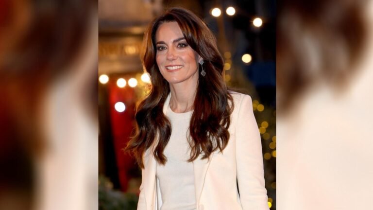 Kate Middleton seen for 1st time since abdominal surgery