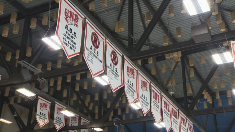 UNB scores men’s and women’s hockey title hat trick