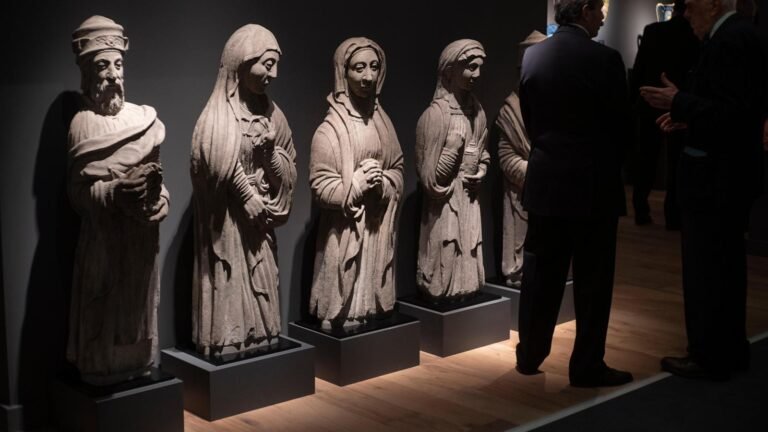 Old Masters and Roman statues vie for the attention of well-heeled collectors at Dutch art fair