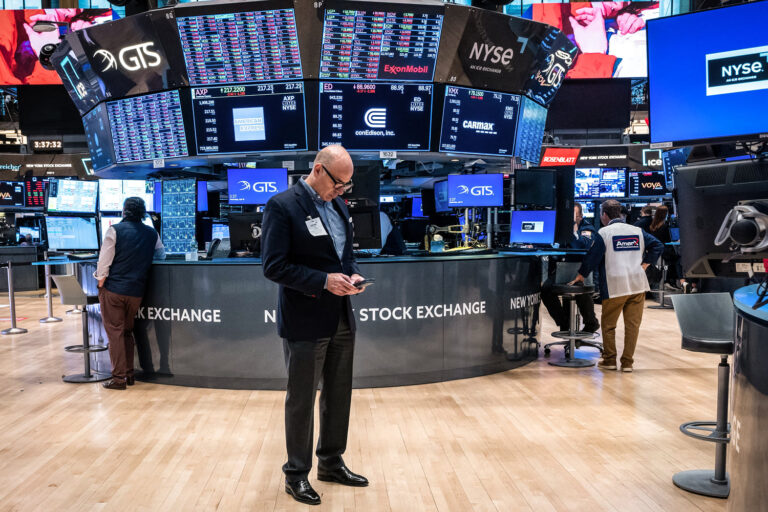 Dow tumbles 475 points, S&P 500 suffers worst day since January as inflation woes erupt