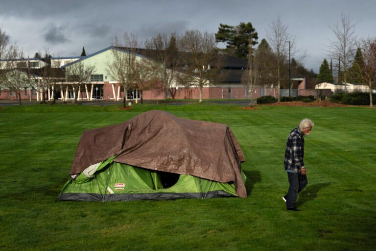 Supreme Court conservatives skeptical of challenge to Oregon city's crackdown on homeless