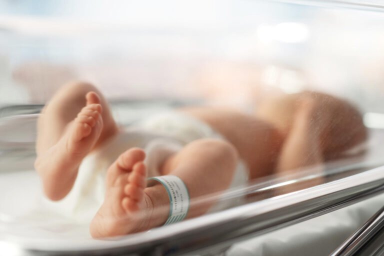 Mom says she cuddled the wrong baby for hours after her newborn was swapped at birth