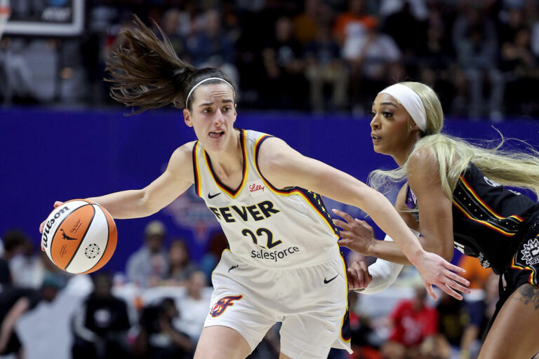 Caitlin Clark struggles in WNBA debut as Connecticut Sun dominate Indiana Fever