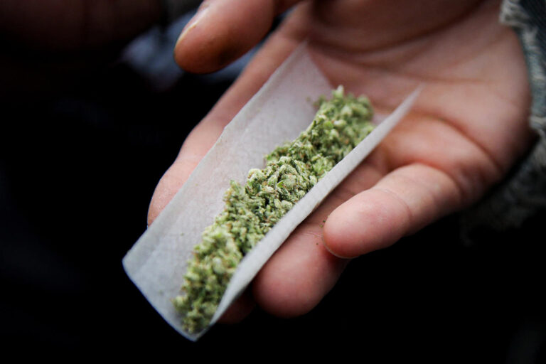 Teens who use marijuana are more likely to suffer psychotic disorders, study finds