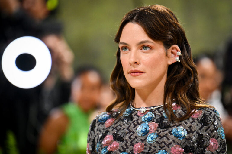 Judge delays sale of Graceland and suggests Elvis' granddaughter will win fraud claims