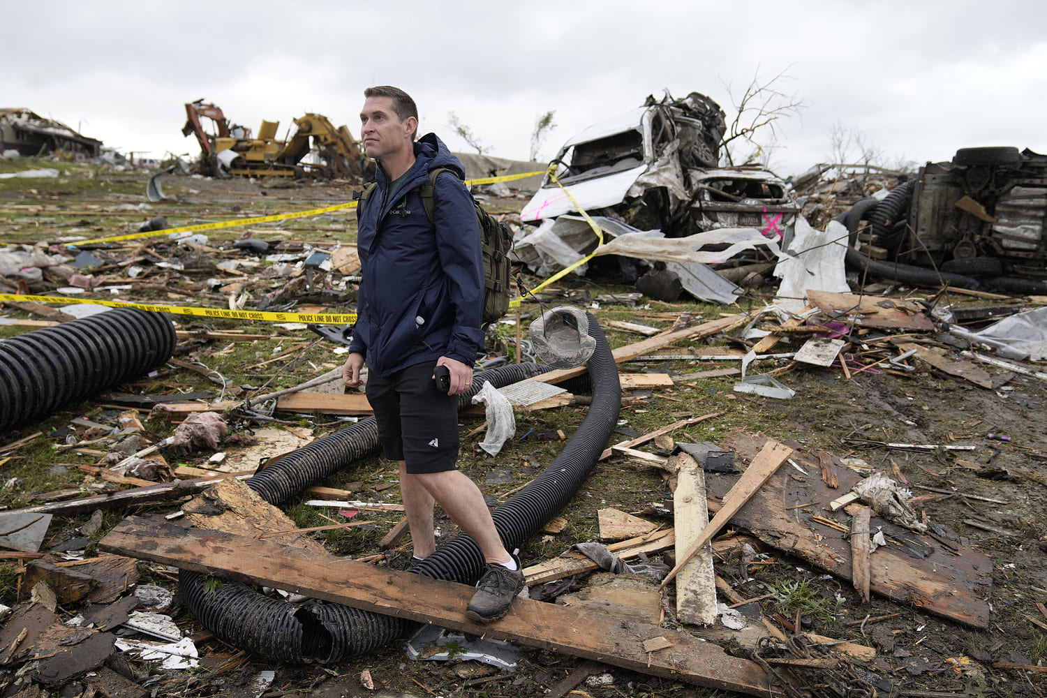 4 dead, dozens injured in tornado that devastated Iowa town