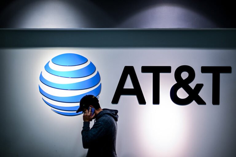 'Nationwide issue' affecting cell service between carriers resolved, AT&T says