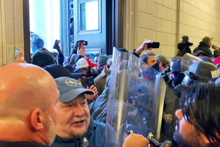 Supreme Court rules for Jan. 6 rioter challenging obstruction charge