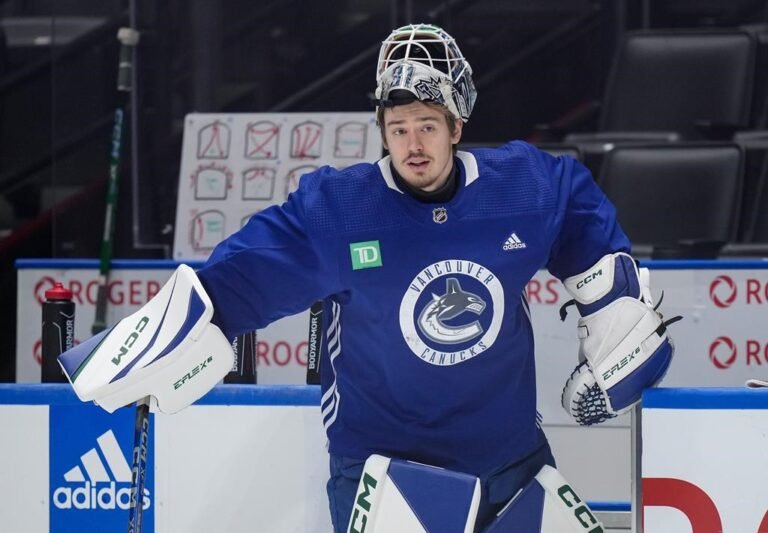 Vancouver Canucks sign rookie netminder Artūrs Šilovs to 2 more years