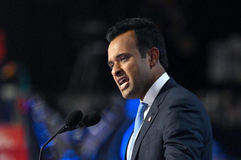 Republicans contrast legal and 'illegal' immigrants on second night of convention