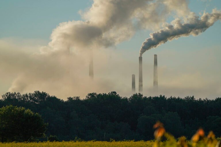 Despite sizeable cuts to emissions, U.S. still far off track to hit its goals, report finds
