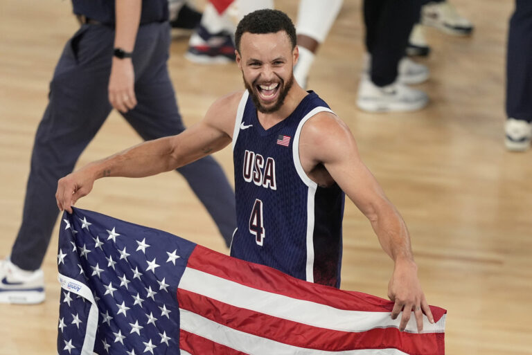 Steph Curry leads Team USA to fifth straight gold medal in men's basketball