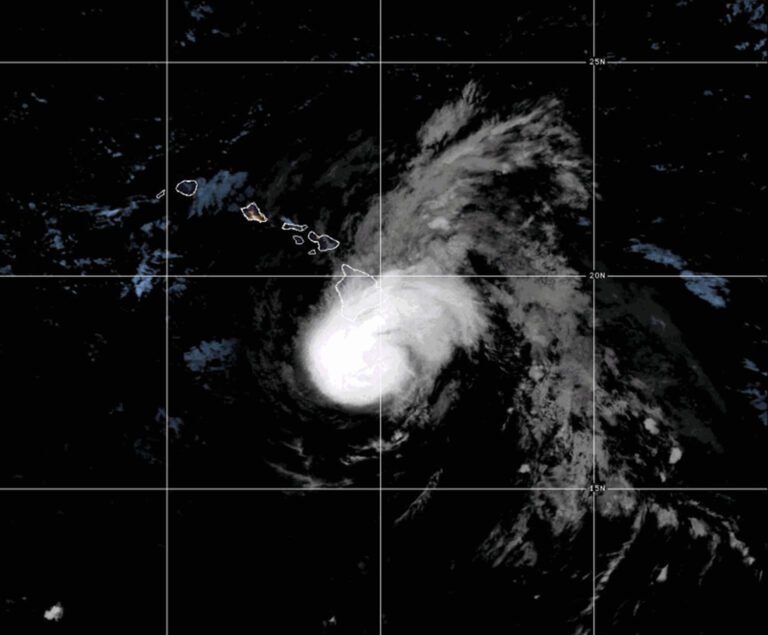 Hurricane Hone brings heavy rain and damaging winds to Hawaii's Big Island