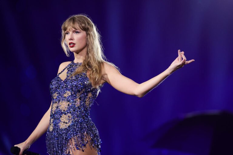Taylor Swift endorses Kamala Harris