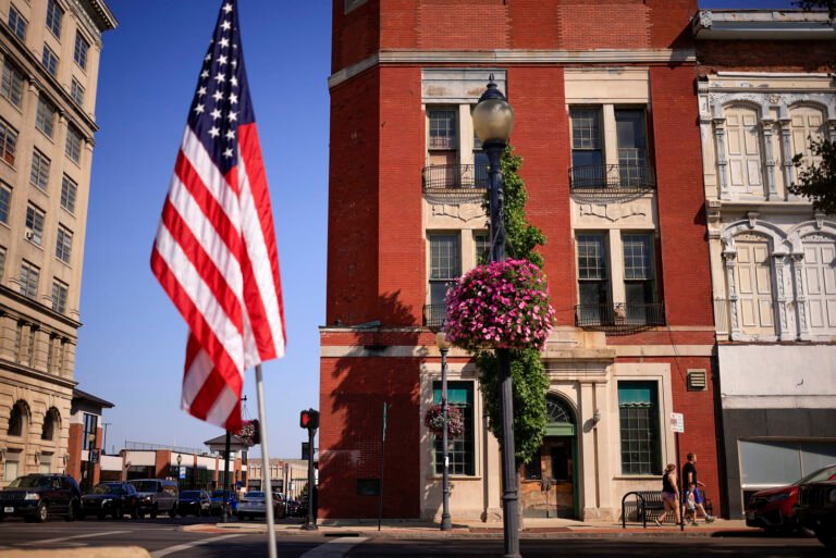 Springfield children 'fearful' amid dozens of bomb threats after false migrant rumors