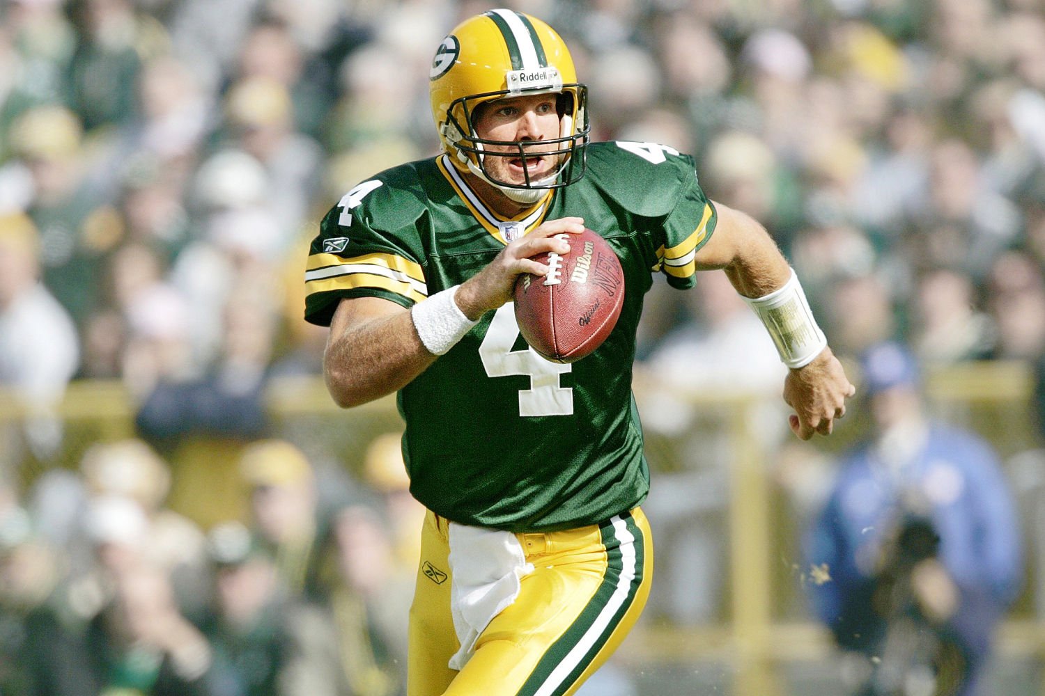 Brett Favre’s Parkinson’s diagnosis reignites questions about football’s link to brain disease