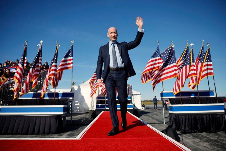 Stephen Miller expected to be named Trump's deputy chief of staff for policy