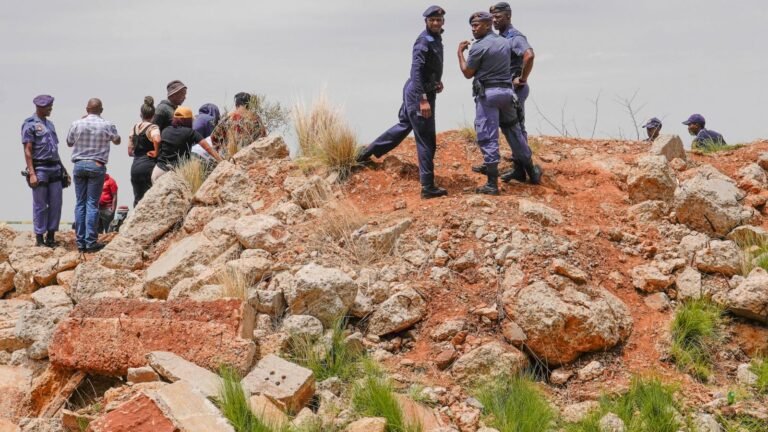 South African government seeks experts' help to bring illegal miners to the surface